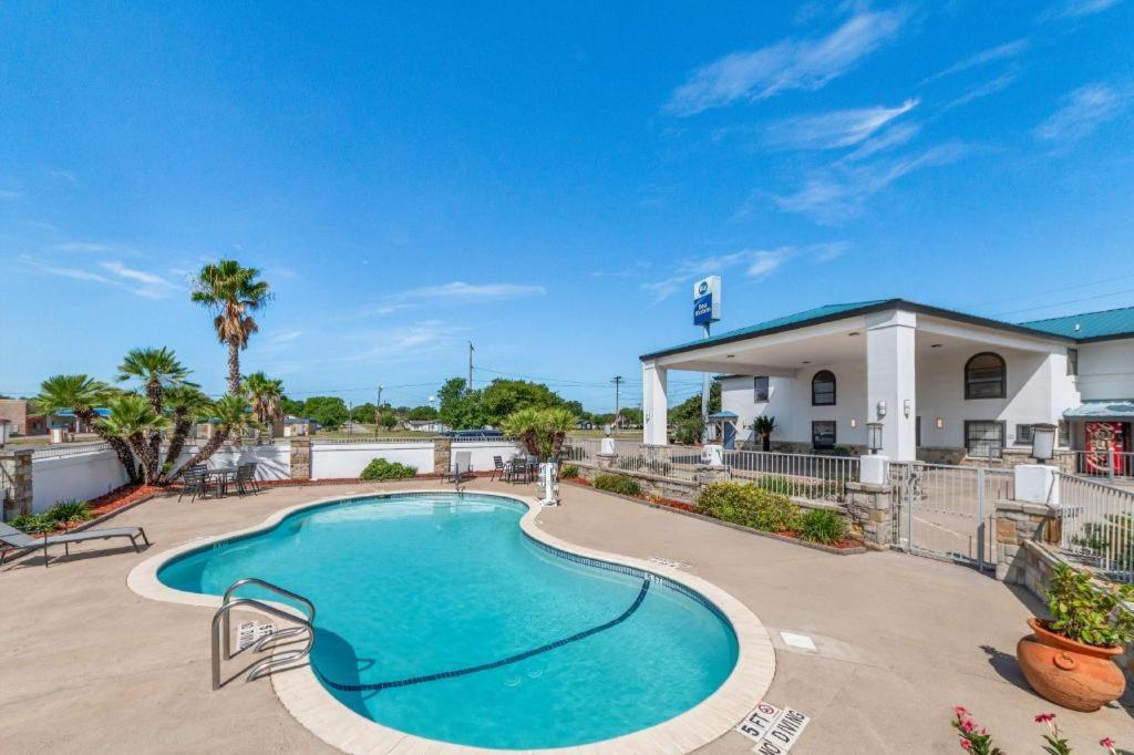 Best Western George West Executive Inn Екстериор снимка