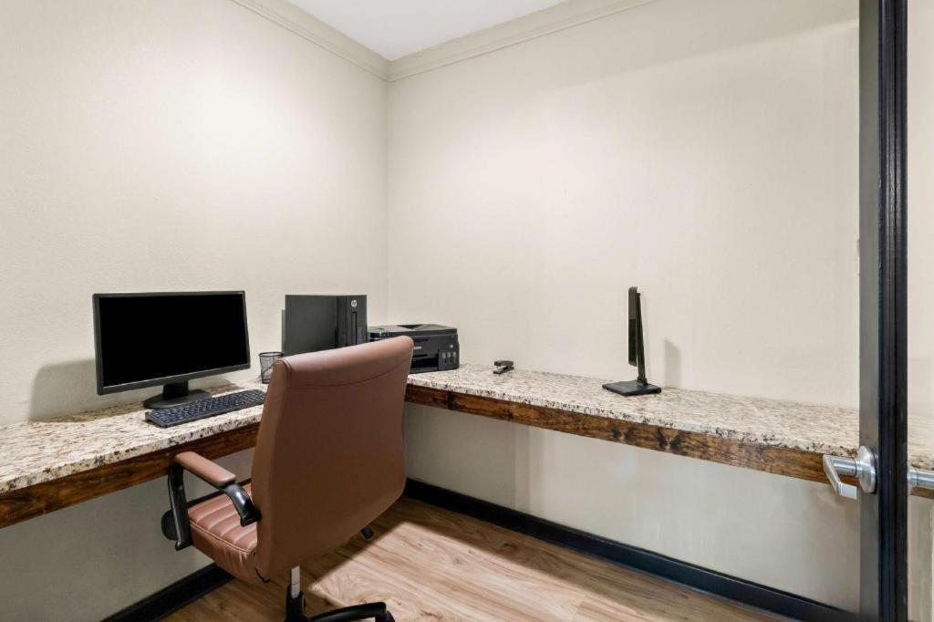 Best Western George West Executive Inn Екстериор снимка
